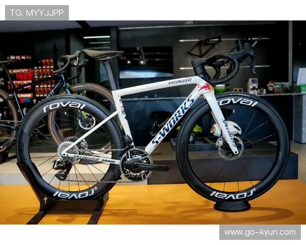 埃菲内普尔正式亮相红牛博拉车队，新赛季首战环澳大利亚